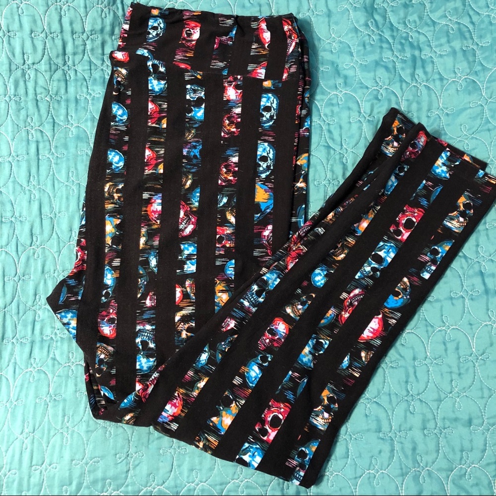 Lularoe TC2 Leggings with Skulls